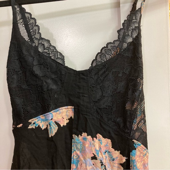 ❌SOLD❌Intimately Free People Black Floral Lace Dress - Picture 5 of 10